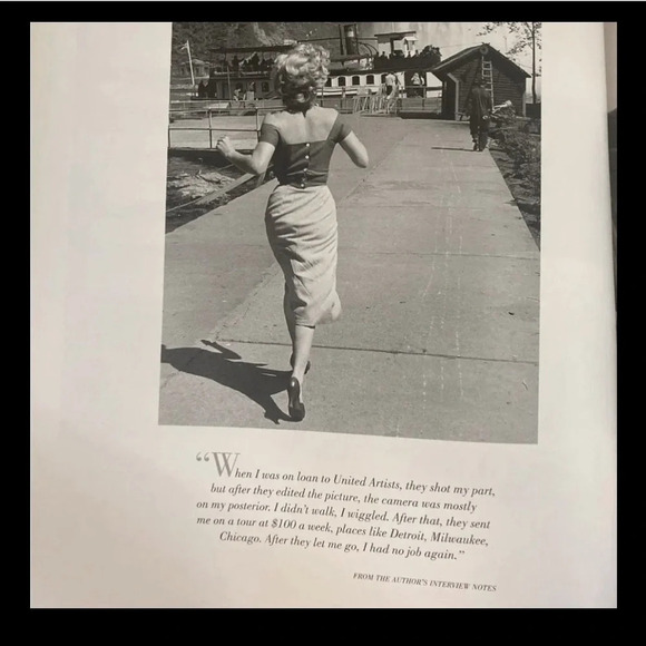 FALLING FOR MARILYN THE LOST NIAGARA
COLLECTION JACK CARROLL COFFEE
TABLE BOOK - Picture 5 of 7